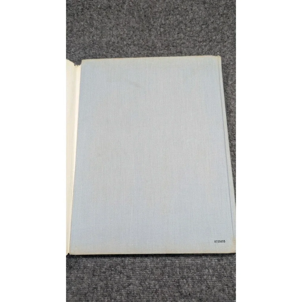 Peanuts Treasury Book Charles Schultz 1968 HC  1st Edition Snoopy Charlie Brown‎